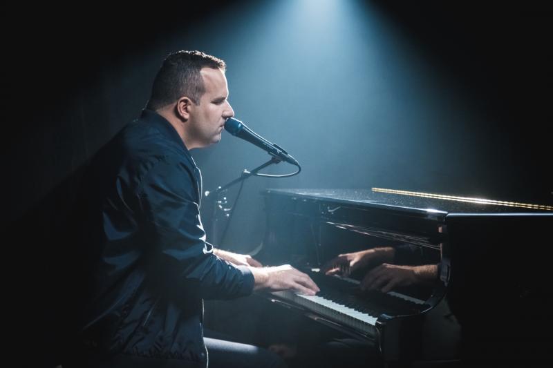 Nevidomý zpěvák a klavírista Honza Jareš má nový videoklip k písni Vnitřní zrak