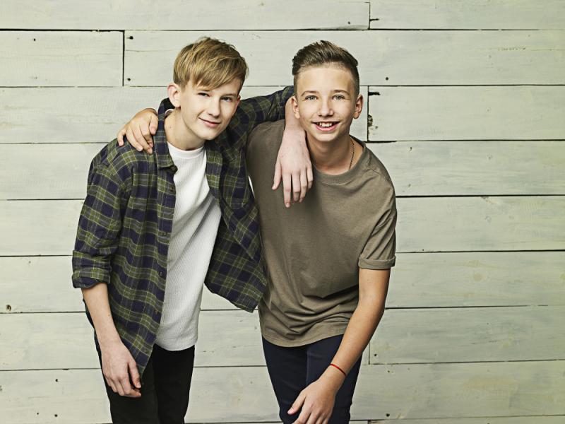 Ben & Mateo naspievali hit Pavla Horňáka.  Pieseň Kdo ví je milou hudobnou poctou naprieč generáciami.