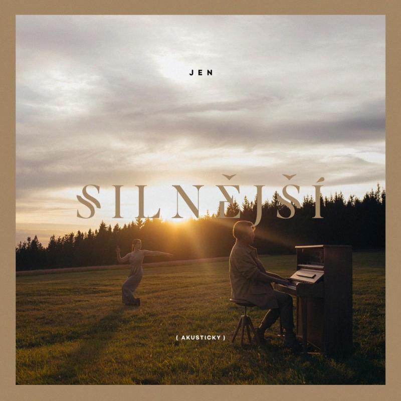 Zpěvák JEN představuje akustickou verzi písně Silnější s novým klipem