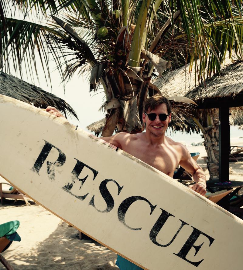 Thomas Puskailer má nový klip „Live for the Moment“ s vôňou orientu! 