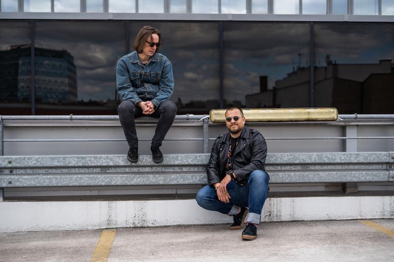 Neon Eye prelína moderný sound s '80s v novinke White Snow