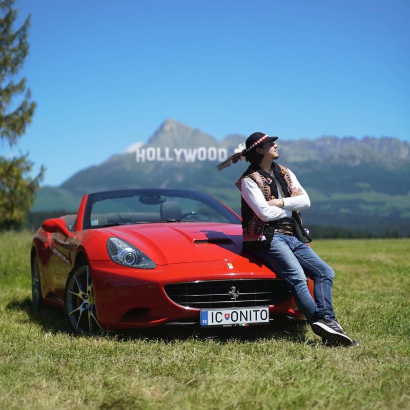 Na Kriváni pribudol veľký nápis Hollywood! Má ho na svedomí kapela Iconito, ktorá predstavuje novinku s rovnakým názvom.