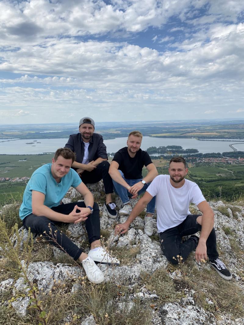 Like-it představují další singl z nové desky. K písni Domovina vznikl romantický klip.