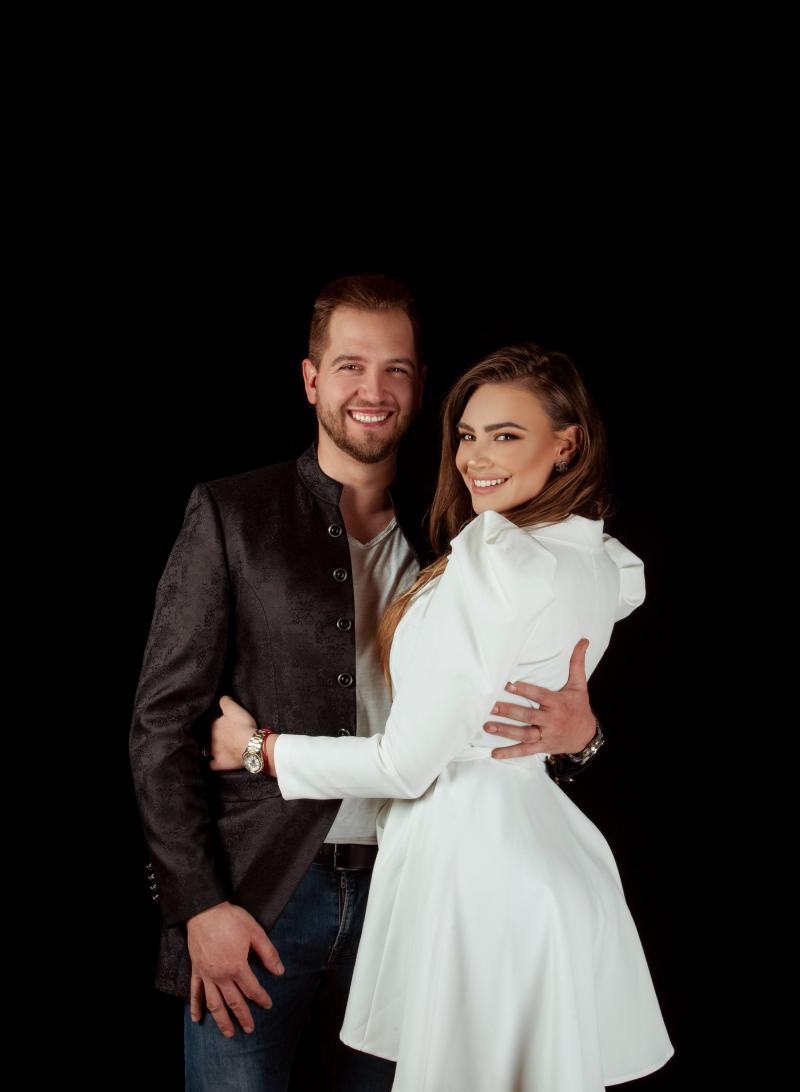 ''Ja a Ty'' spieva Samo Tomeček v novinke, ktorú venoval svojej žene a všetkým zaľúbeným novomanželom