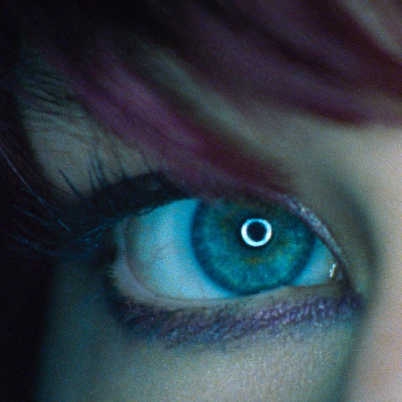 Ak je vzťah toxický, ani ako priateľstvo po rozchode fungovať nebude…  Odkazuje svetová slovenská umelkyňa Karin Ann v novinke we´re friends, right?