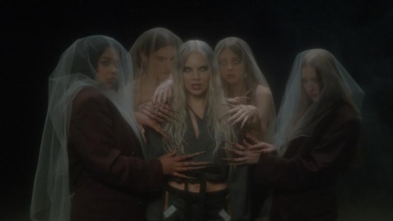 Zpěvačka Giudi představuje singlem Jezinky světu svůj pohled na tajemnou českou mytologii