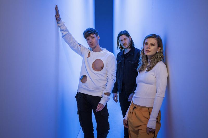 Producent Tome Prince má v novém singlu Love Me Harder zpěvačku Lenny a Marcella