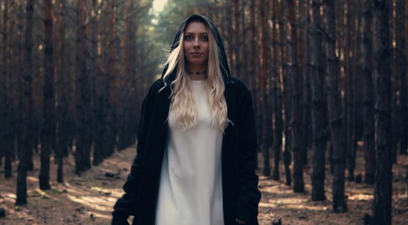 Obľúbená ľudová pieseň Z Východnej dievčatá v podaní kapely Dory