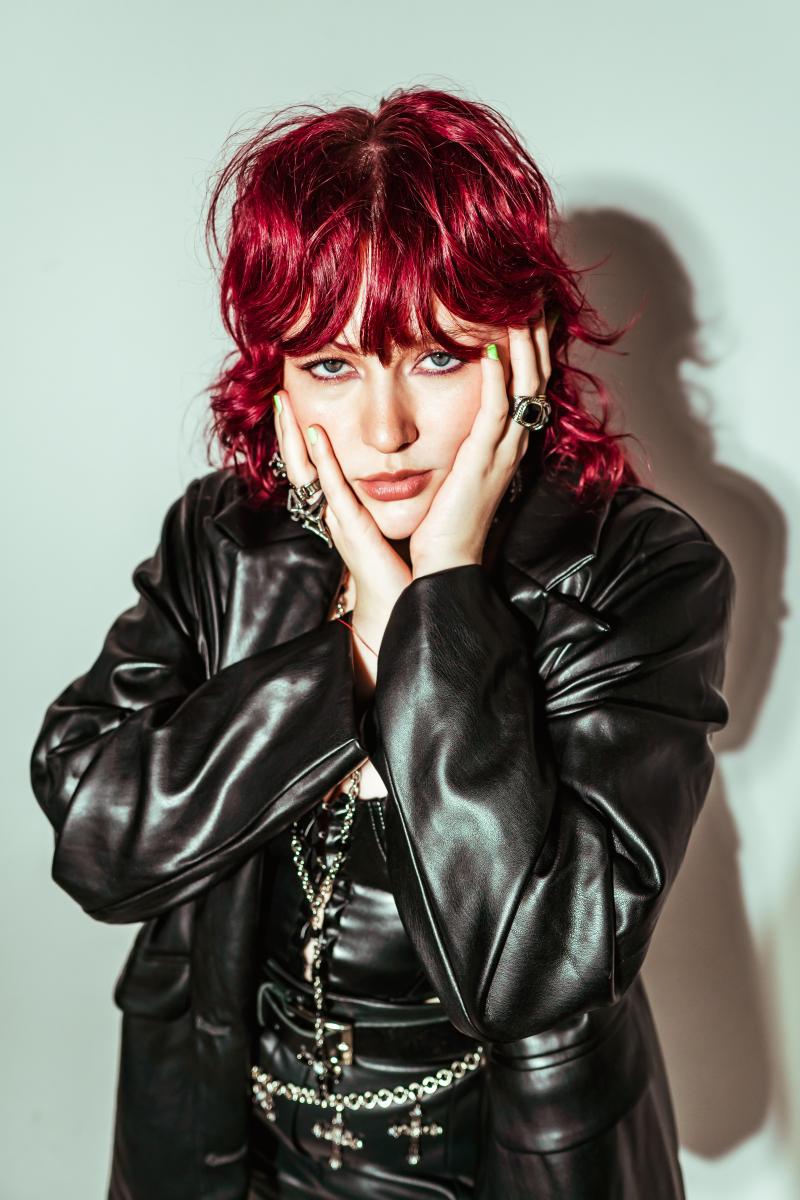 V předvečer svých dvacátých narozenin oznamuje Karin Ann společné koncerty s Imagine Dragons a vydává lyric video k titulni písni nového EP almost 20