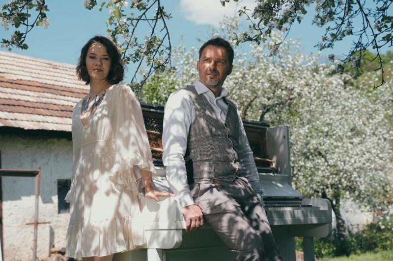 Peter Bič Project připravili nový videoklip. Natočili ho k poetické písni Chalúpka