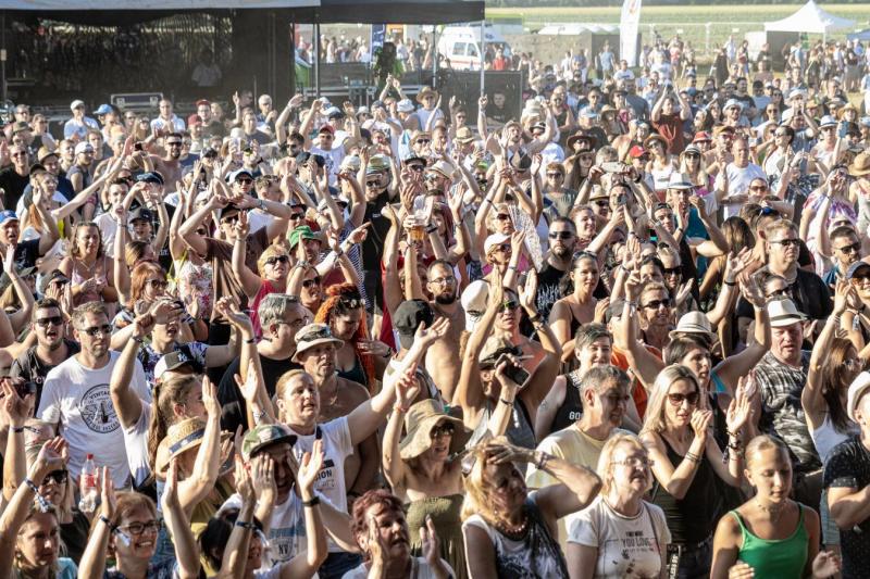 TOPFEST si napriek nepriaznivému počasia užili fanúšikovia aj kapely