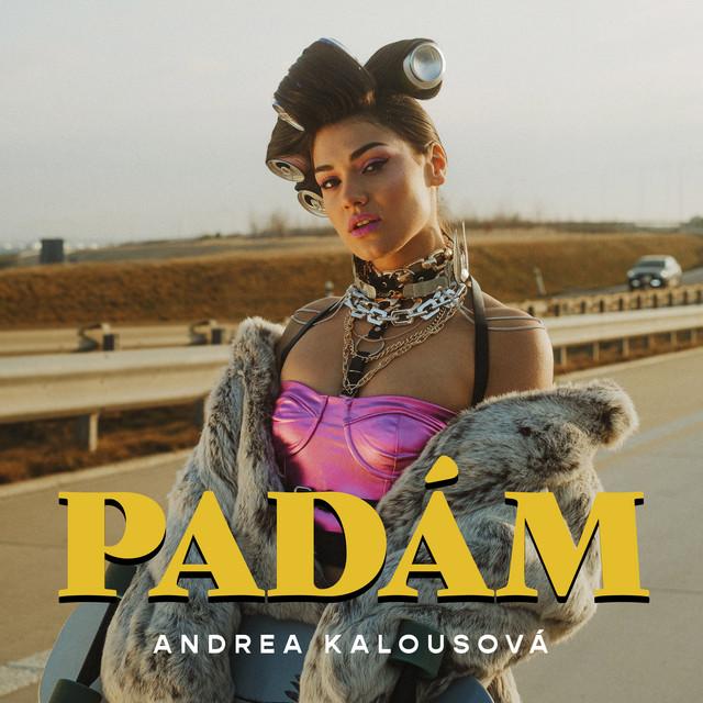 První klip Andrey Kalousové k „filmovému“ singlu Padám je venku! Převtělila se v něm v Pretty Woman i přítelkyni Spidermana!