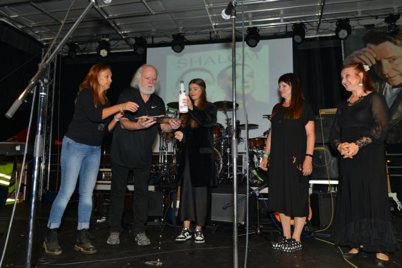 Album Až jednou připomínající legendární skupinu Shalom pokřtily její zpěvačky a dcera Petra Muka