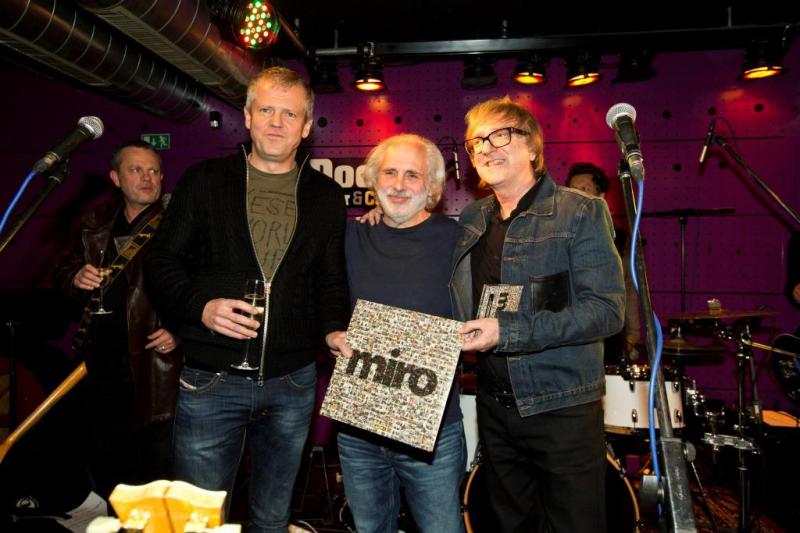 Zrozeno v Londýně, pokřtěno na Vltavě - album MIRO Mira Žbirky je ZLATÉ a jeho kmotrem se stal Pete Brown z legendární skupiny Cream