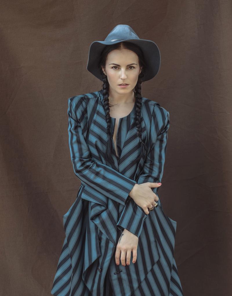 Katka Knechtová predstavuje nový baladický singel „Bezpečné priepasti“!