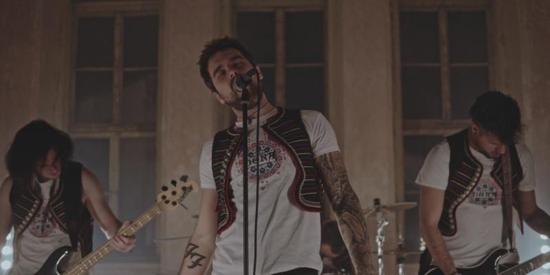 Kapela Dora vdýchla rockové tóny ľudovej piesni Nepovedz ty dievča materi