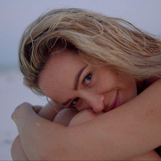 Sexi raperka Dominika Mirgová predstaví na TEKOV FESTe  nový song Kúsok šťastia