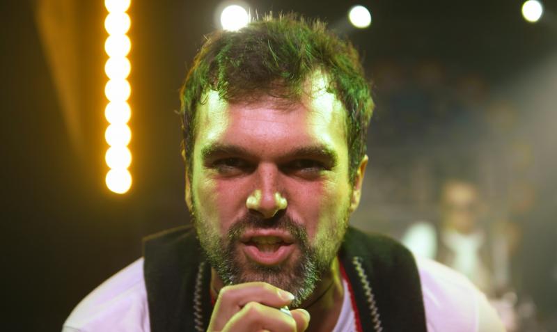 Kapela Dora dáva nový význam ľudovej piesni v novinke Kde si bola?