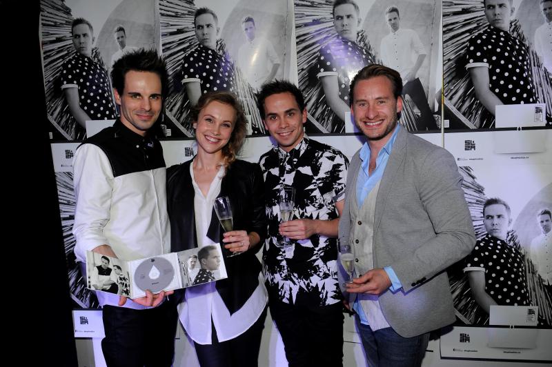 Duo SLZA ochromilo pražský Megastore Koruna! Na křest jejich debutového alba dorazily stovky fanoušků.