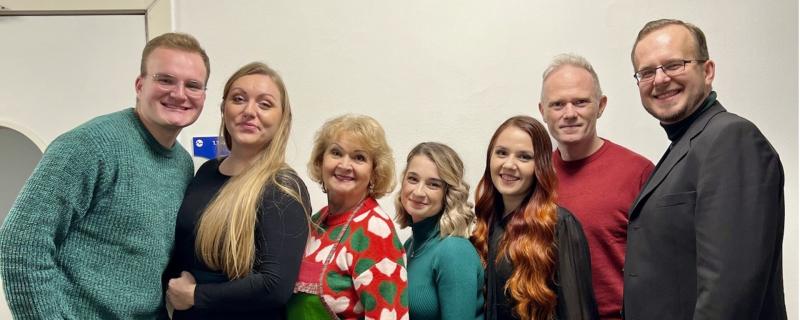 Vokálna skupina Voising si zaspievala s najznámejšou svokrou Gizkou Oňovou