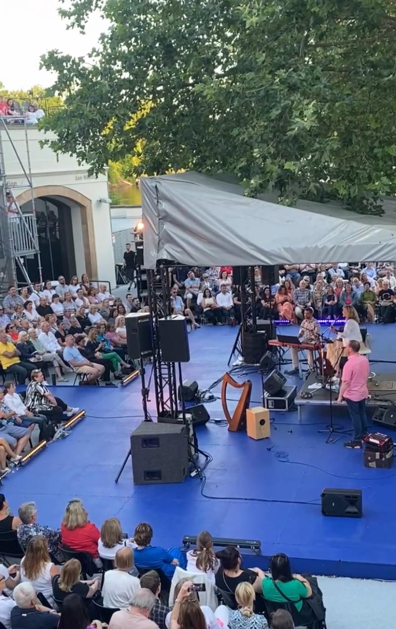 Hudební tipy z Letní scény Musea Kampa: Koncerty Ondřeje Havelky a Melody Makers, Dana Bárty & Illustratosphere, Igora Orozoviče a Lenky Filipové 