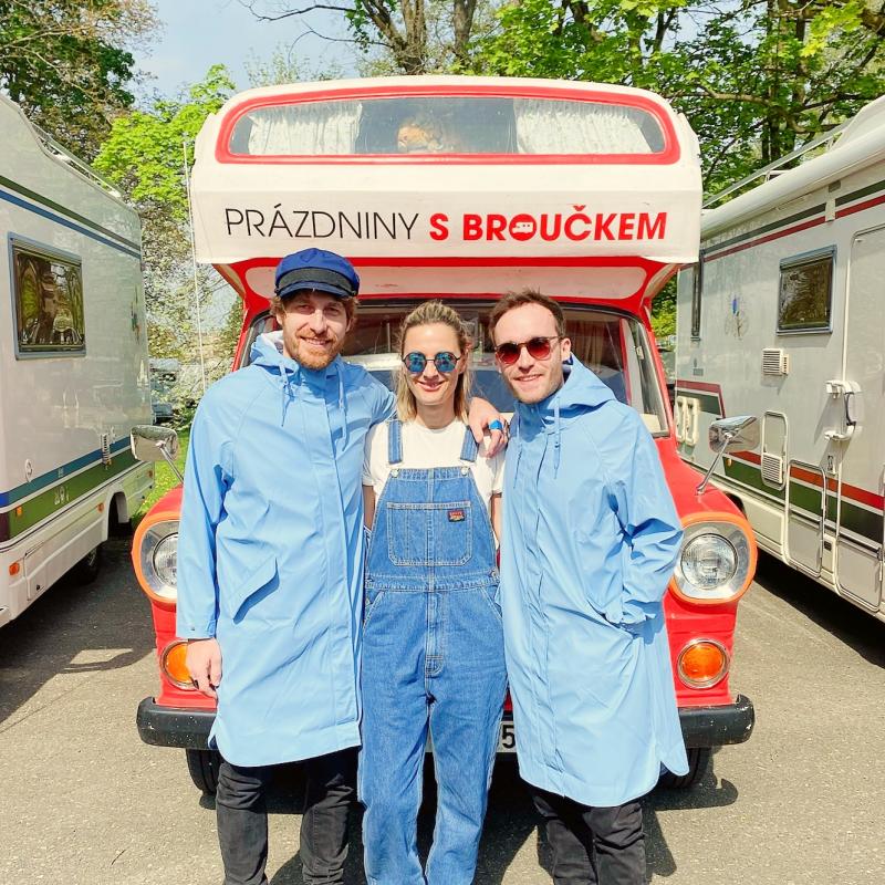 Prázdniny s Broučkem míří s novou písní a klipem do letních kin Na dovolenou v obytňáku láká kapela Anděl Brothers i čerstvá držitelka ceny Anděl Marie Puttnerová