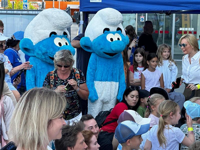 Šmolkovia budú deti baviť aj cez prázdniny, na každý víkend si pripravili prekvapenie – dokonca darček za vysvedčenie