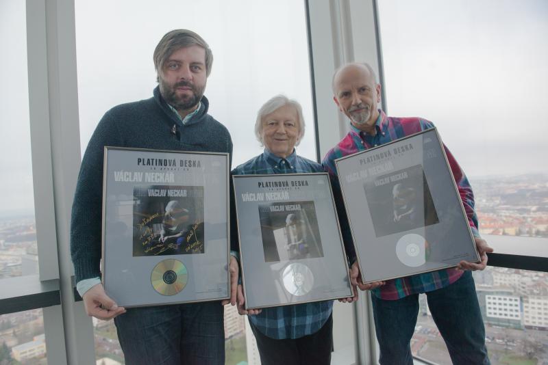 Václav Neckář převzal platinovou desku