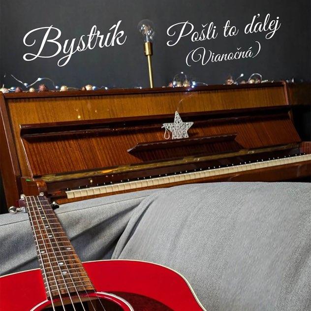 Bystrík predstavuje vianočnú pieseň Pošli to ďalej, klip nakrútil na jeden záber