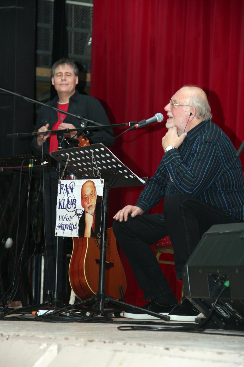 Český pesničkár Honza Nedvěd ukončil turné po Slovensku v Stredisku kultúry Bratislava – Nové Mesto! 