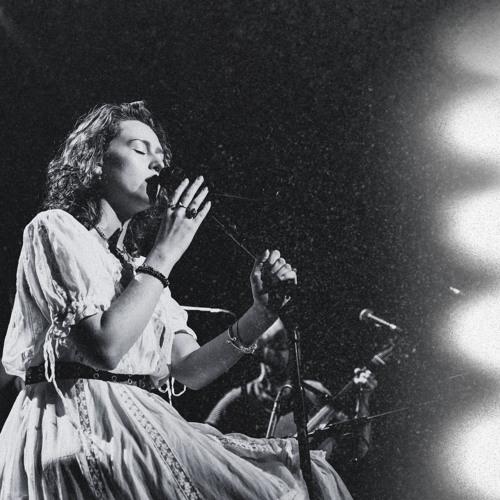 Karin Ann je nejstreamovanějším umělcem ve Spotify GLOW Global playlistu a natočila nejúspěšnější hit Chrise Isaaka z roku 1989