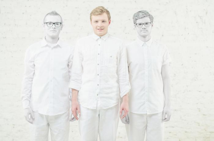  Zpěvák THOM ARTWAY získal prestižní cenu v anketě Žebřík 2015. Zvítězil v kategorii Objev roku.